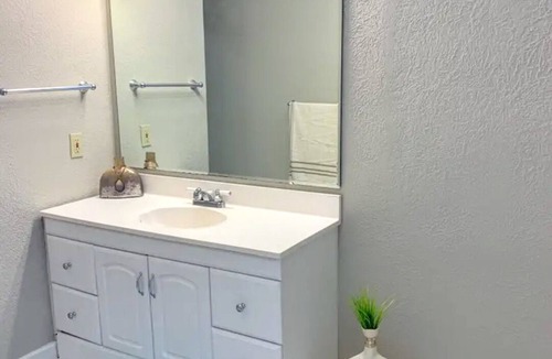 Kokomo Condo | Downtown Hub Spot apartment!