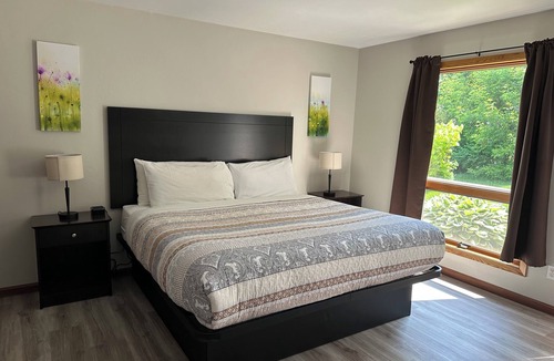 Sister Bay Hotel | DownTown Inn