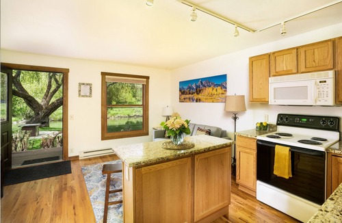 Jackson Condo | Downtown Jackson Condo on Flat Creek - Hidden Gem - walking distance to Square!