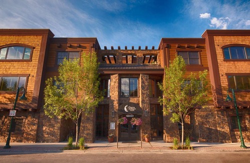 Jackson Hotel | Downtown Jackson - Fireplace Suite