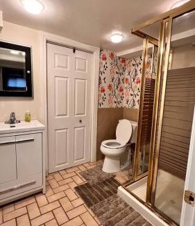 South Central House | Downtown-Jackson Park private Budget Friendly Room