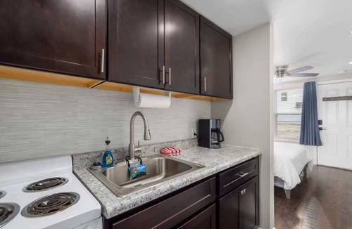 Kimmswick Condo | Downtown Kimmswick Studio~Renovated~Prime Location