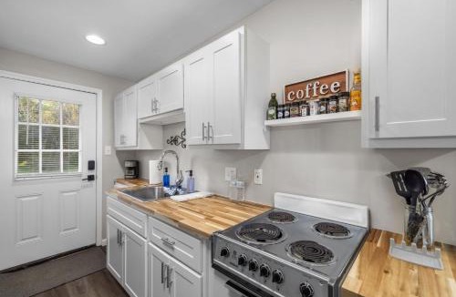 Kimmswick House | Downtown Kimmswick Studio Newly Renovated