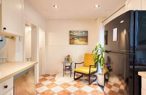 Greenwood - Coxwell House | Downtown-king bed- BBQ- free parking- near ttc
