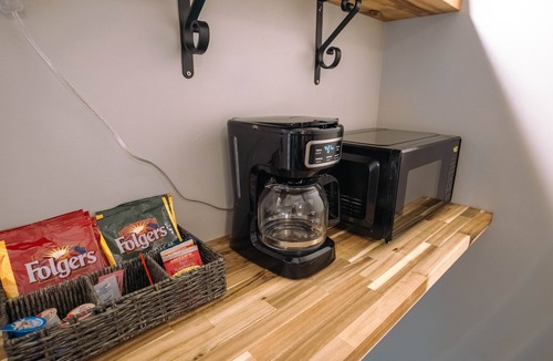 Downtown Lafayette Historic District Condo | Downtown Lafayette Queen Suiten