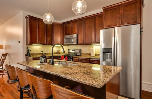 Lancaster House | Downtown Lancaster Luxury 4BR - Garage & Parking