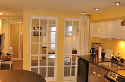 Mount Vernon Square Apartment | Downtown Large Apt w/parking Convention Center