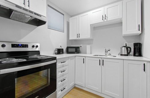 Hull Apartment | downtown location brand new unit#1