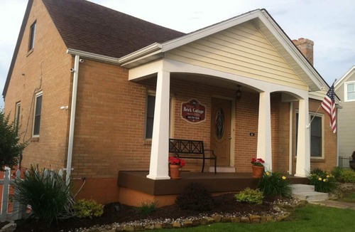 Hermann House | Downtown Location, Door to Door Private Shuttle, Great View, & Free Breakfasts
