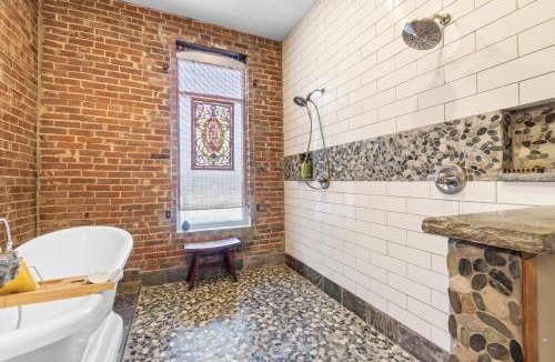 Perryville Apartment | Downtown Loft Amazing Bath Tub & Shower #9