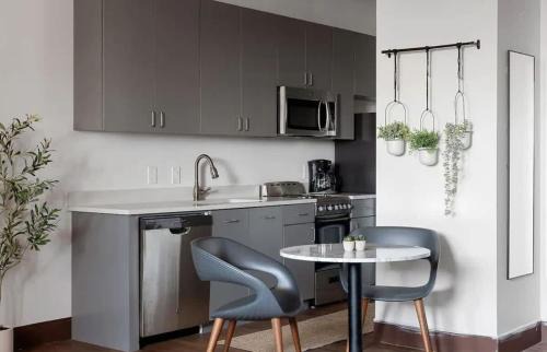Cedars Apartment | Downtown Loft no 307