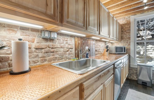 Eureka Springs Historic District Apartment | Downtown Loft on Spring, Sleeps 7, Near Basin Park