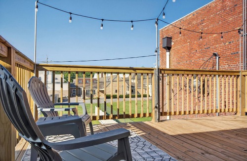 Fayetteville Apartment | Downtown Loft w/Balcony. Walk to Shops & Eats.