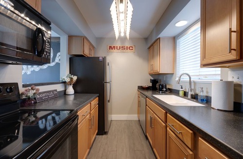 North Capitol Condo | Downtown Loft w/Pool |Near Honky Tonks-Riverfront