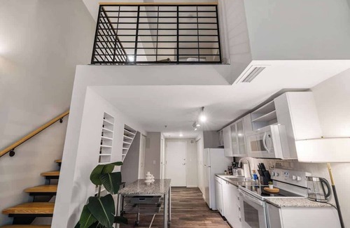 Downtown Cincinnati Apartment | Downtown Loft with Pool & Rooftop