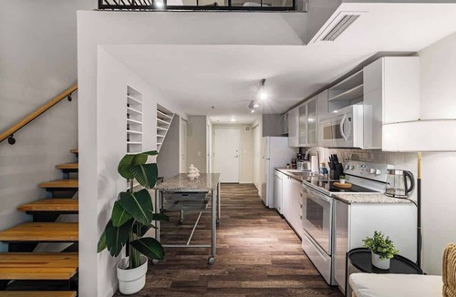 Downtown Cincinnati Apartment | Downtown Loft with Pool & Rooftop
