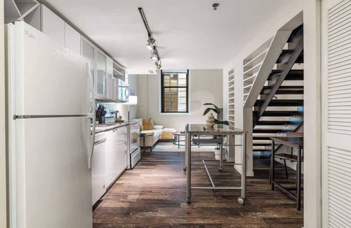 Downtown Cincinnati Apartment | Downtown Loft with Pool & Rooftop