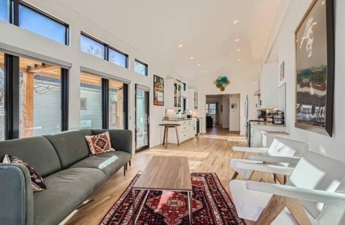 Louisville House | Downtown Louisville 3-BDR Fully Furnished Gem