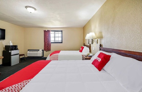 Luling Hotel | Downtown Luling Stay | Near Local Attractions - City Market & Watermelon Thump
