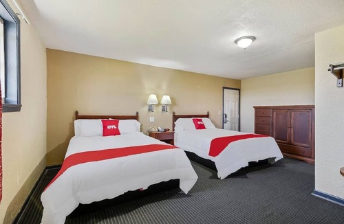 Luling Hotel | Downtown Luling Stay | Near Local Attractions - City Market & Watermelon Thump