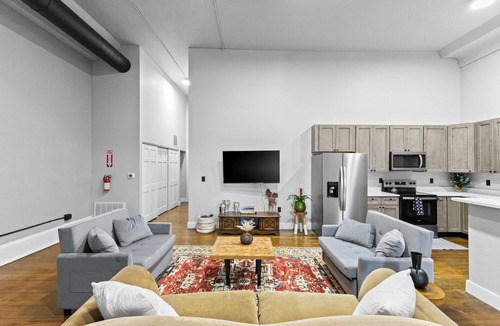 Delaware Apartment | Downtown Luxurious