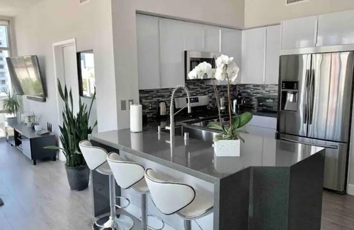 East Village Apartment | Downtown Luxury - 2 bed/2 bath/2 parking