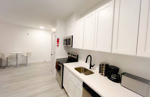 Elizabeth Apartment | Downtown Luxury Apartment