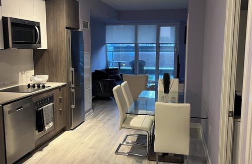 St. Lawrence Condo | Downtown Luxury Condo | Gym | Parking