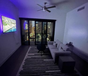 Midtown Apartment | Downtown Luxury Highrise DT HTX
