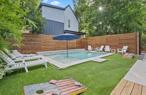 East Cesar Chavez House | Downtown Luxury Oasis - Heated Pool - 5 Bedrooms