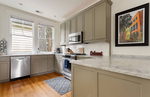 Cannonborough Elliotborough Apartment | Downtown Luxury |Rutledge Avenue Inn (Suite C)