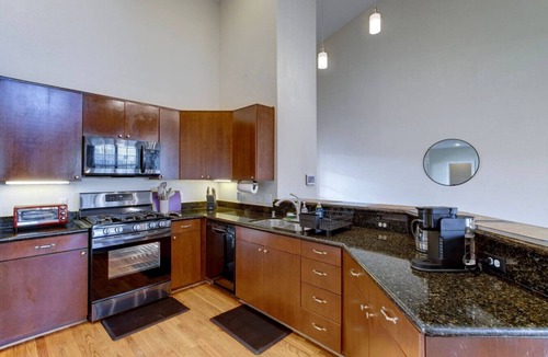 Central Business District Apartment | Downtown Luxury Stay by Minute Maid
