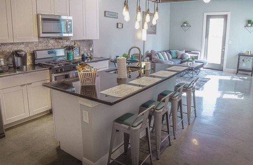 Historic Garderns House | Downtown Luxury Townhome-1 mile from River Walk