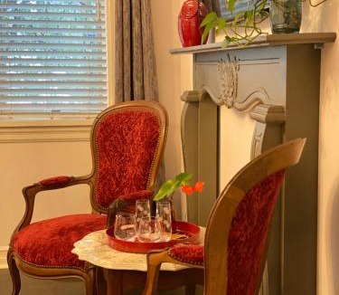 Cabbagetown South House | Downtown Luxury Victorian Retreat