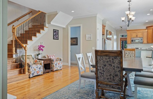 Hope Gardens House | Downtown Luxury – Walk to Broadway - Private Beds for Everyone - Sleeps 12+