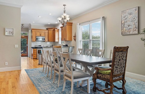 Hope Gardens House | Downtown Luxury – Walk to Broadway - Private Beds for Everyone - Sleeps 12+