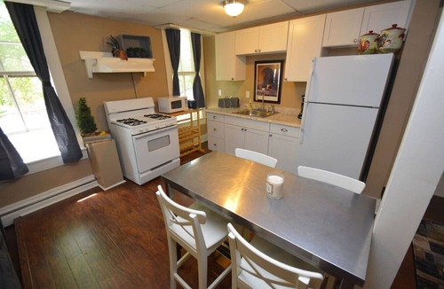 Manitou Springs Apartment | Downtown Manitou Suite