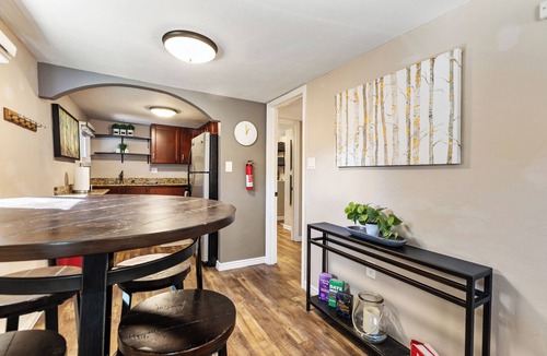 Manitou Springs Apartment | Downtown Manitou 1BR: Walk to Incline + Free Parking [Dog Friendly]