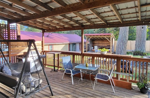 Maple Falls House | Downtown Maple Falls Lodge