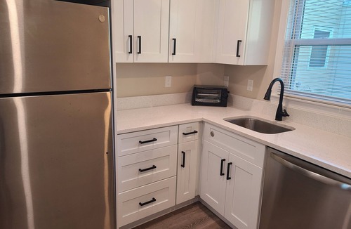 Marblehead Apartment | Downtown Marblehead 2brm/1.5bath w/deck