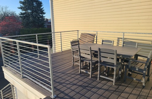 Marblehead Apartment | Downtown Marblehead 2brm/1.5bath w/deck