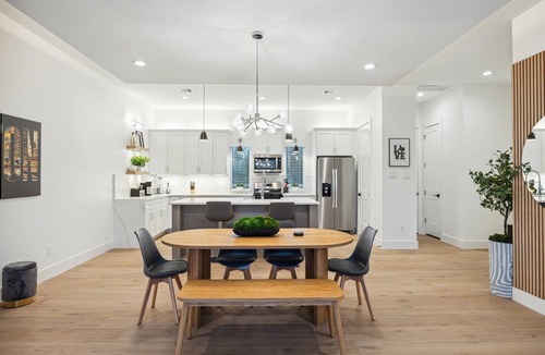 South Central Houston House | Downtown & Med Center Near U of H and TSU + NRG + City Views