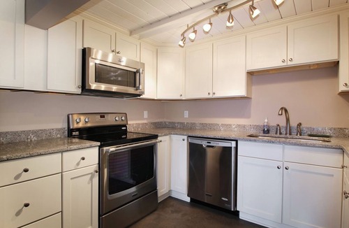 South Main Historic District Condo | Downtown Memphis Condo, Walk to Everything, Sleeps 6