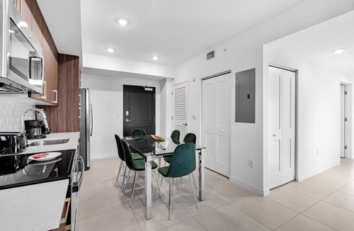 Overtown Apartment | Downtown Miami 3BR | Pool + Free Parking