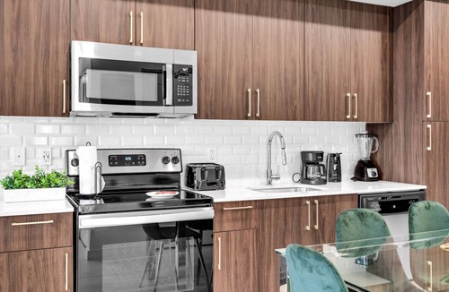 Overtown Apartment | Downtown Miami 3BR | Pool + Free Parking