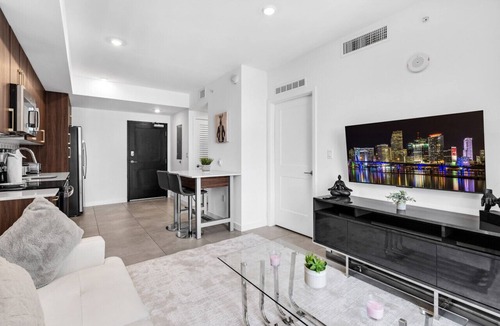 Overtown Apartment | Downtown Miami City View 1BR | Free Parking