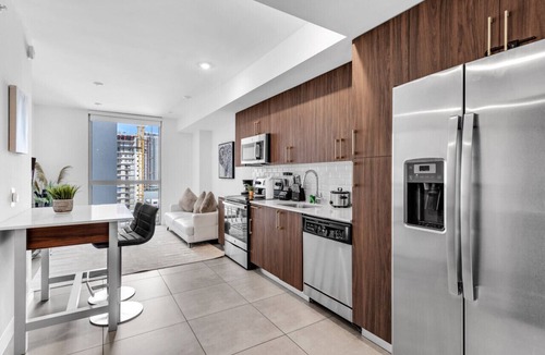 Overtown Apartment | Downtown Miami City View 1BR | Free Parking