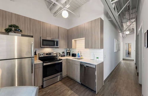 The Loop Condo | Downtown Mich Ave - 6 Penthouses, Sleep 25