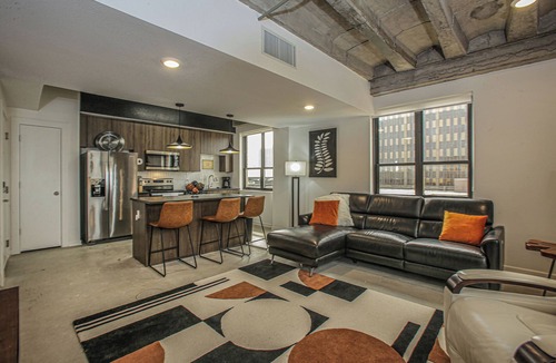 Columbia Apartment | Downtown Modern Industrial Oasis