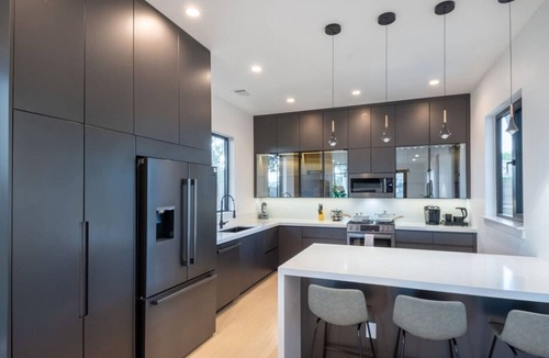 Govalle Apartment | Downtown Modern Retreat: Steps from Everything